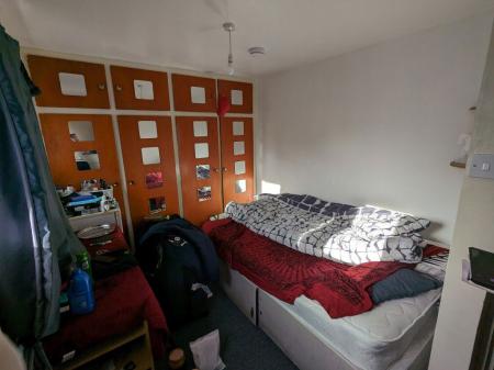 4 bedroom Property to let in Finch Close