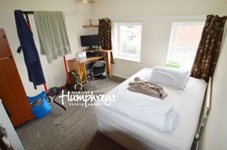 4 bedroom Property to let in Finch Close