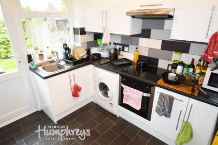 4 bedroom Property to let in Finch Close