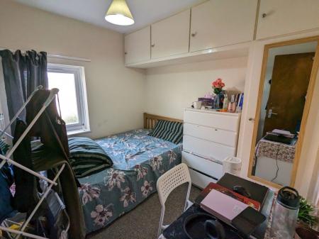 4 bedroom Property to let in Finch Close