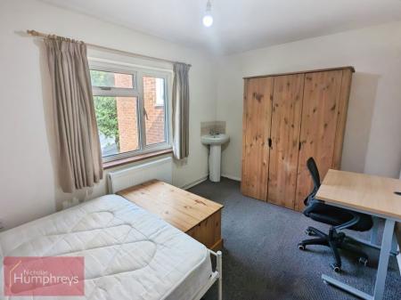 5 bedroom Property to let in Gorse Close