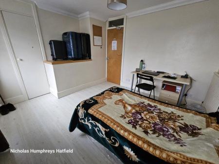 4 bedroom Property to let in Bishops Rise