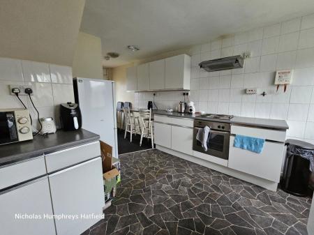 4 bedroom Property to let in Bishops Rise
