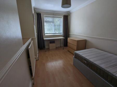 4 bedroom Property to let in Bishops Rise