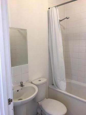 2 bedroom Property to let in The Town centre