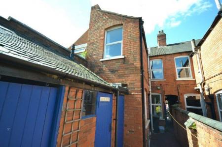 4 bedroom Property to let in Lytton Road, Leicester