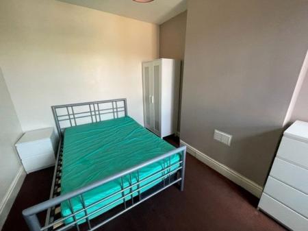 6 bedroom Property to let in Westcotes Drive, Leicester