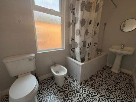 4 bedroom Property to let in Lytton Road, Leicester