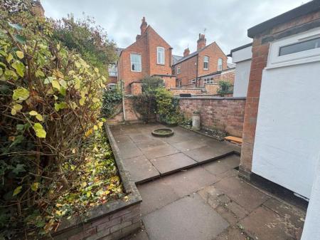 4 bedroom Property to let in Lytton Road, Leicester