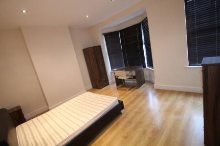 5 bedroom Property to let in Fosse Road South, Leicester