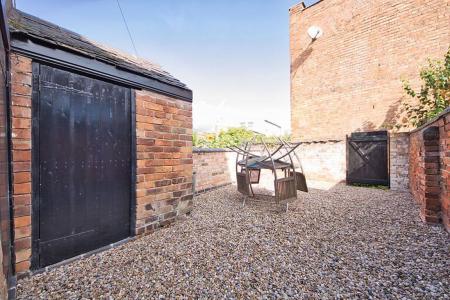 3 bedroom Property to let in Knighton Fields Road East, Leicester