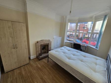 4 bedroom Property to let in Lorne Road, Leicester