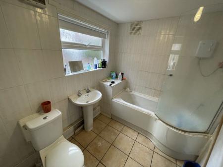 4 bedroom Property to let in Ullswater Street, Leicester