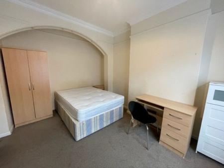 4 bedroom Property to let in Hartopp Road, Leicester