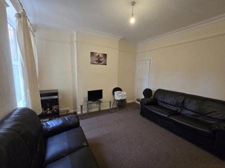 4 bedroom Property to let in Hartopp Road, Leicester