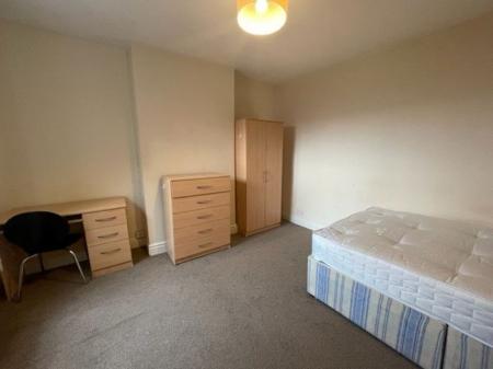 4 bedroom Property to let in Hartopp Road, Leicester