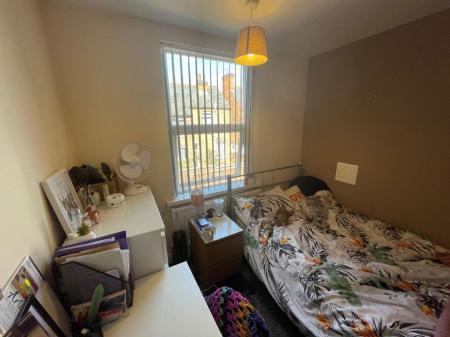 6 bedroom Property to let in Westcotes Drive, Leicester