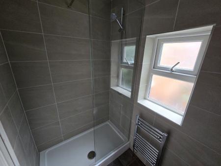 4 bedroom Property to let in Lorne Road, Leicester