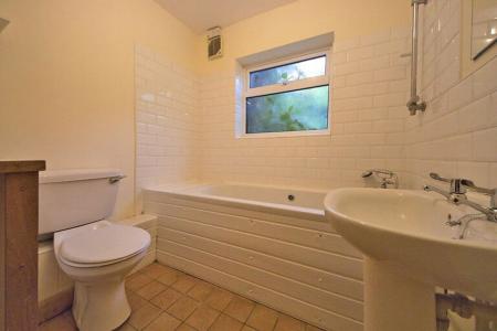 4 bedroom Property to let in Thurlow Road, Leicester