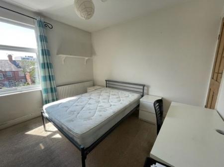 2 bedroom Property to let in Leopold Road, Leicester