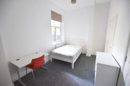 4 bedroom Property to let in London Road, Leicester