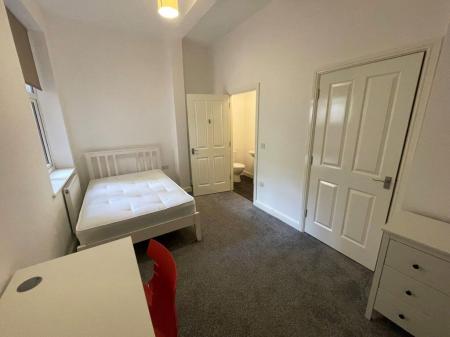 3 bedroom Property to let in London Road, Leicester