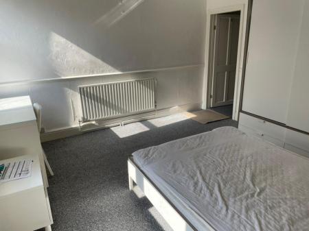 4 bedroom Property to let in College Avenue, Leicester
