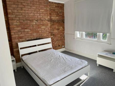 4 bedroom Property to let in College Avenue, Leicester