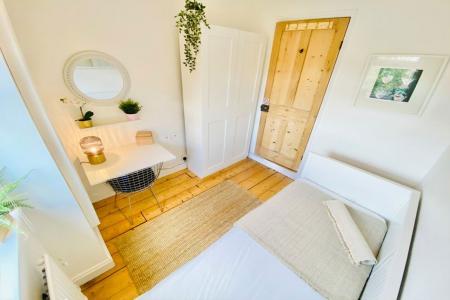 4 bedroom Property to let in Montague Road, Leicester