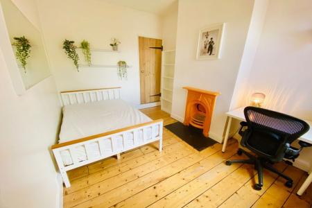 4 bedroom Property to let in Montague Road, Leicester