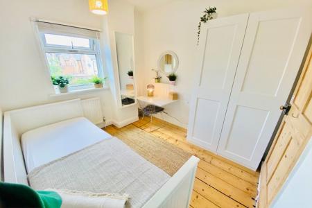 4 bedroom Property to let in Montague Road, Leicester