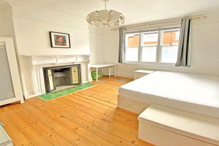 4 bedroom Property to let in Adderley Road