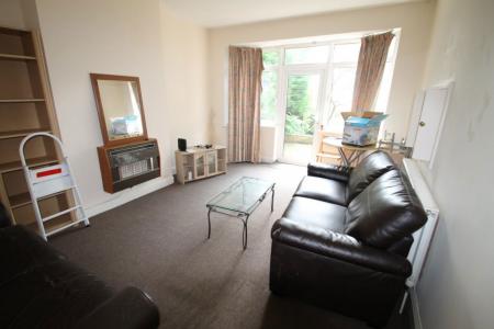 3 bedroom Property to let in Victoria Park Road, Leicester