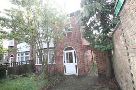 3 bedroom Property to let in Victoria Park Road, Leicester
