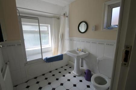 3 bedroom Property to let in Victoria Park Road, Leicester