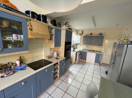 6 bedroom Property to let in Lorne Road, Leicester