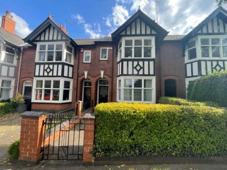 FIVE BEDROOMS & TWO BATHROOMS ***