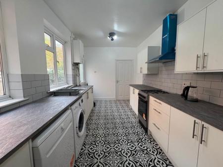 4 bedroom Property to let in Lytton Road, Leicetser