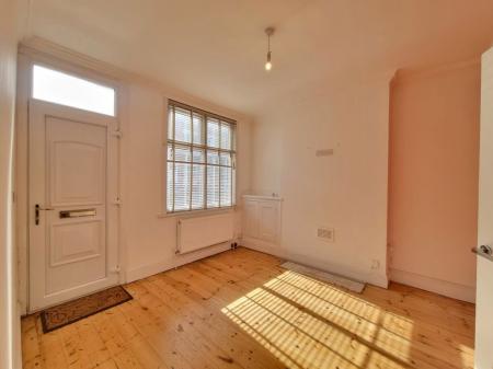 2 bedroom Property to let in Montague Road, Leicester
