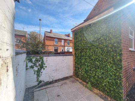 2 bedroom Property to let in Montague Road, Leicester