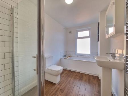 2 bedroom Property to let in Montague Road, Leicester