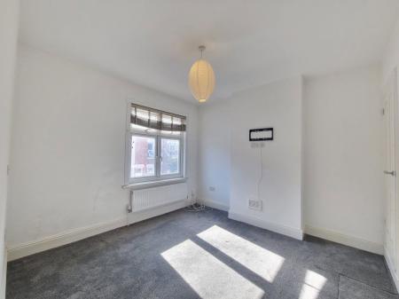 2 bedroom Property to let in Montague Road, Leicester