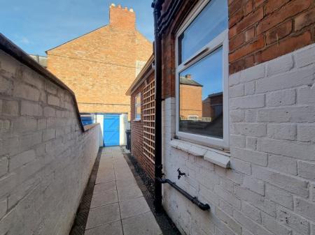 2 bedroom Property to let in Montague Road, Leicester