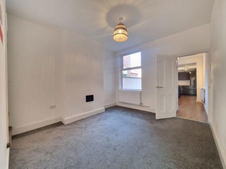 2 bedroom Property to let in Montague Road, Leicester
