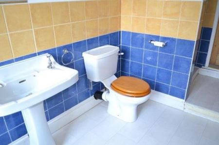 2 bedroom Property to let in Clarendon Park Road, Leicester