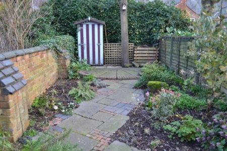 2 bedroom Property to let in Clarendon Park Road, Leicester