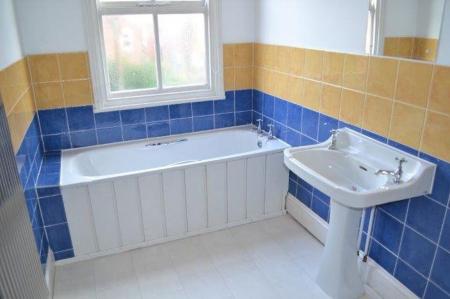 2 bedroom Property to let in Clarendon Park Road, Leicester