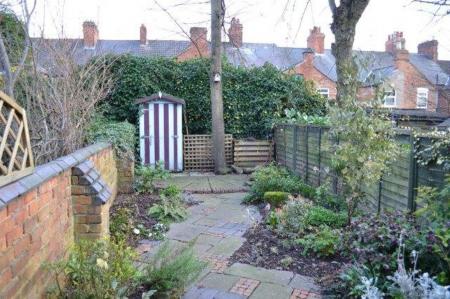 2 bedroom Property to let in Clarendon Park Road, Leicester