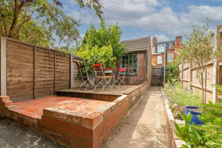2 bedroom Property to let in St Leonards Road, Leicester