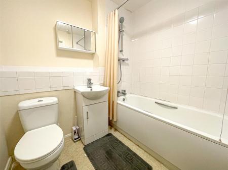 2 bedroom Apartment for sale in Knighton Lane, Leicester